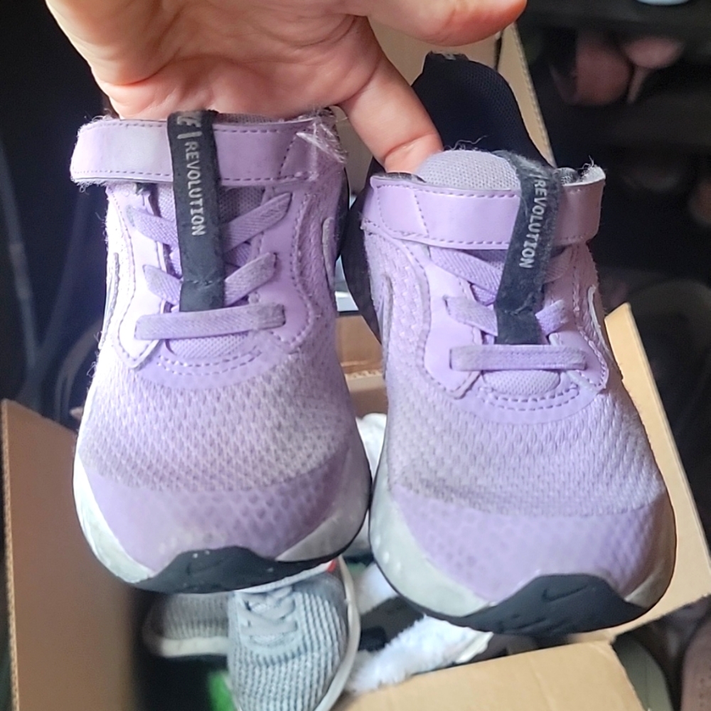 Girl Nike Revolution